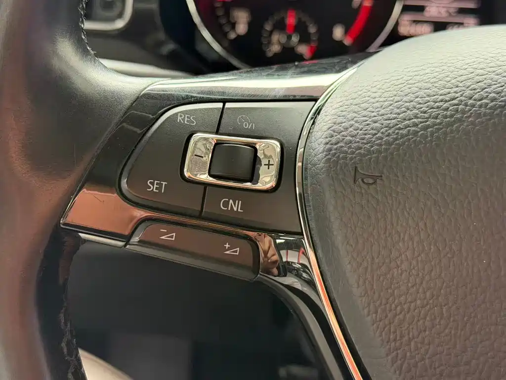Volkswagen Sagitar 2017 230TSI AT Luxury