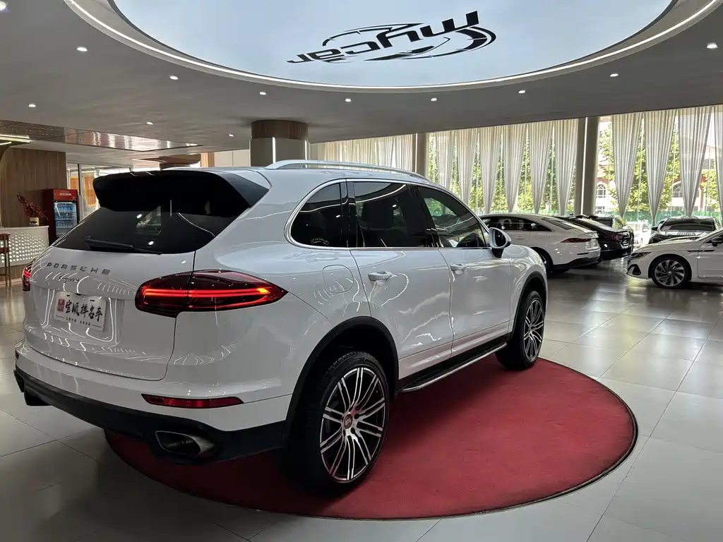 Porsche Cayenne — миниатюра 5