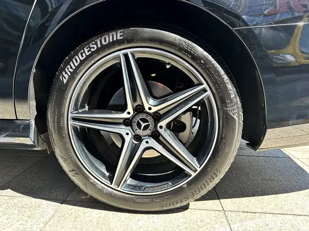 Mercedes-Benz E-Class — миниатюра 8