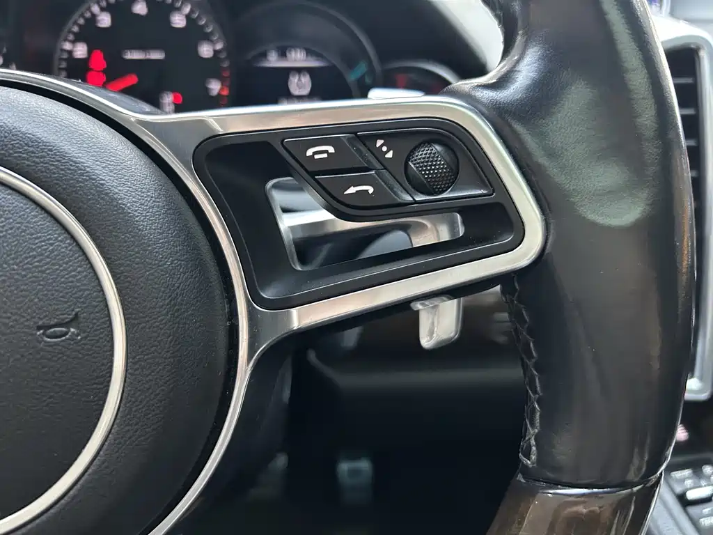 Porsche Cayenne — миниатюра 27