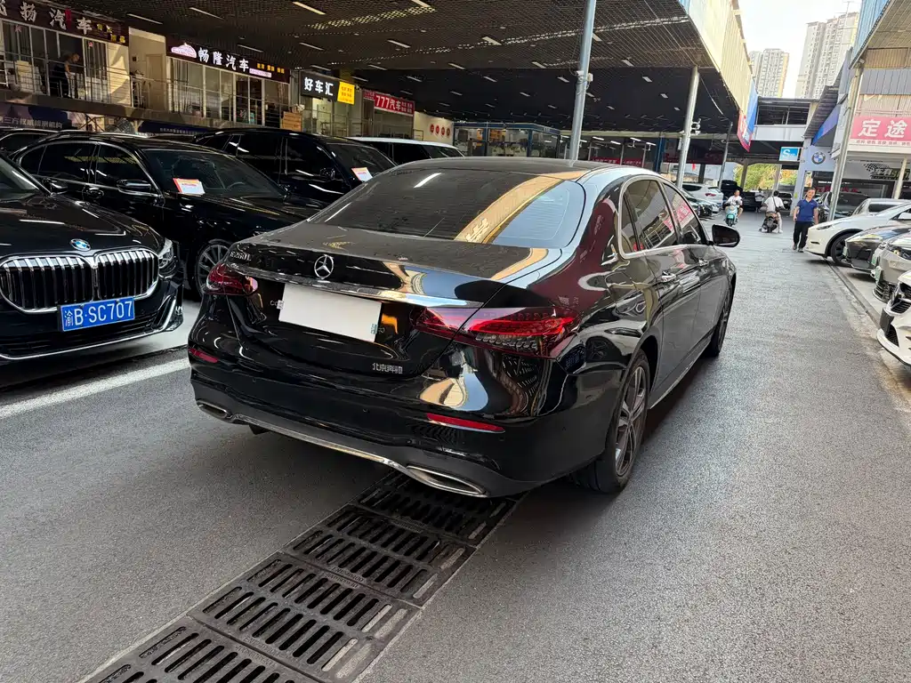 Mercedes-Benz E-Class — миниатюра 6