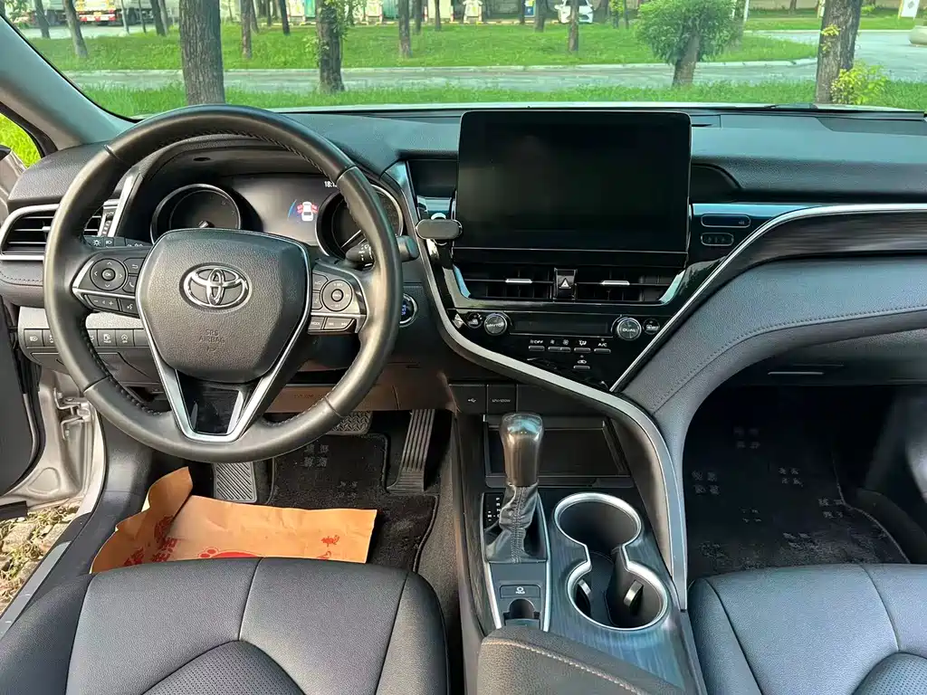 Toyota Camry — миниатюра 8