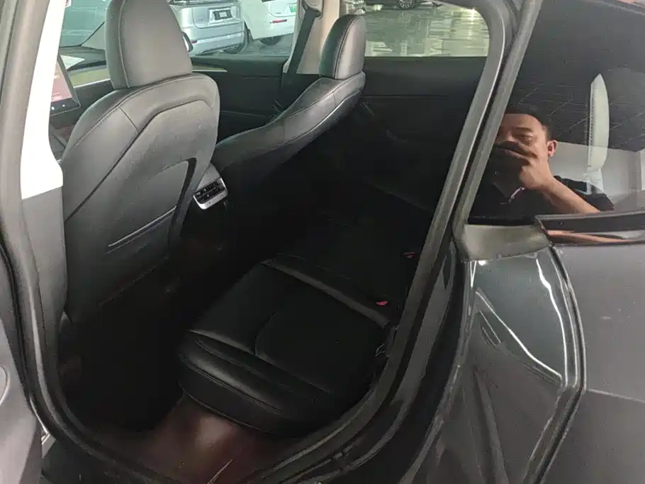 Tesla Model Y — миниатюра 11