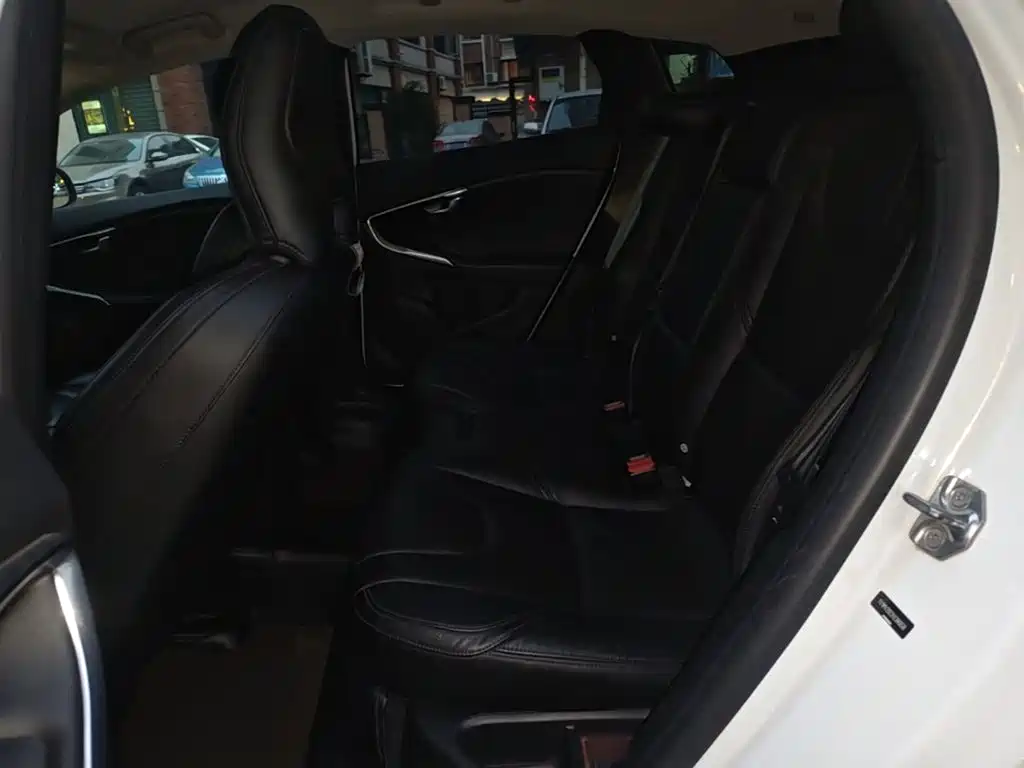 Volvo V40 — миниатюра 17