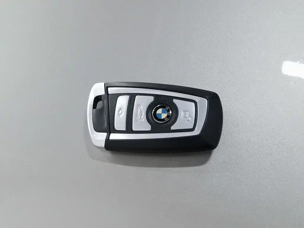 BMW 7 Series — миниатюра 19