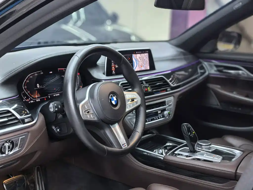 BMW 7 Series — миниатюра 14