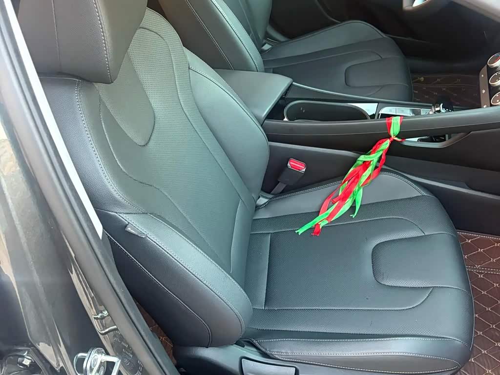 Hyundai Elantra 1.5 л 2025 г. Серебристо-серый, пробег 2500 км