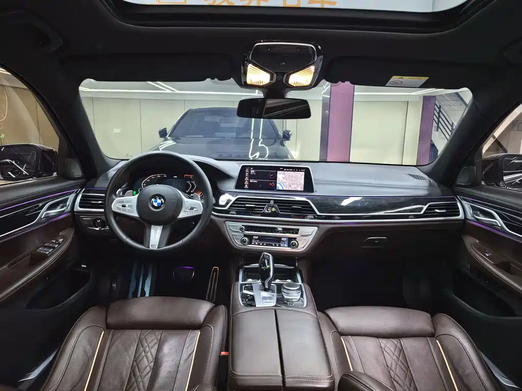 BMW 7 Series — миниатюра 9