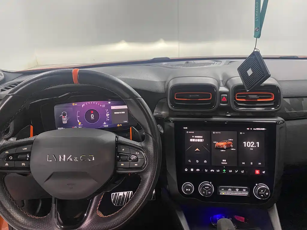 Lynk & Co 02 Hatchback — миниатюра 11
