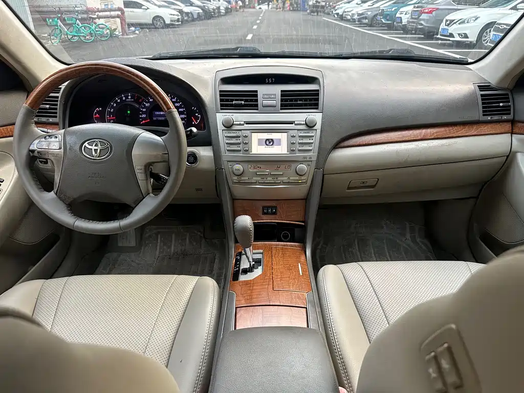 Toyota Camry — миниатюра 17