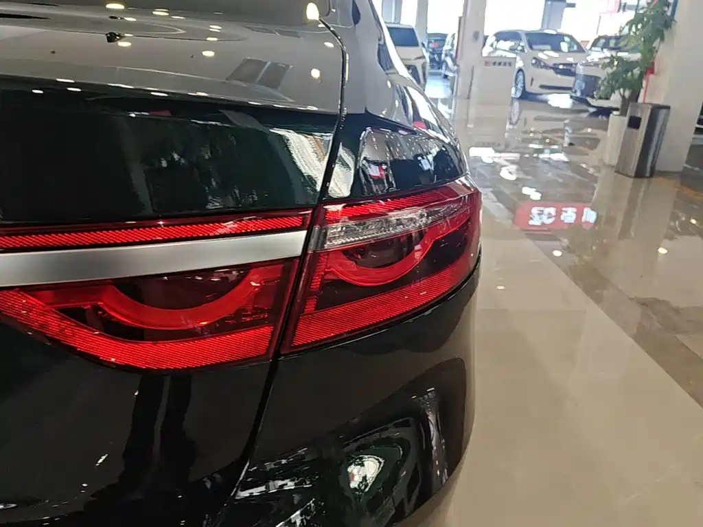 Jaguar XFL — миниатюра 8