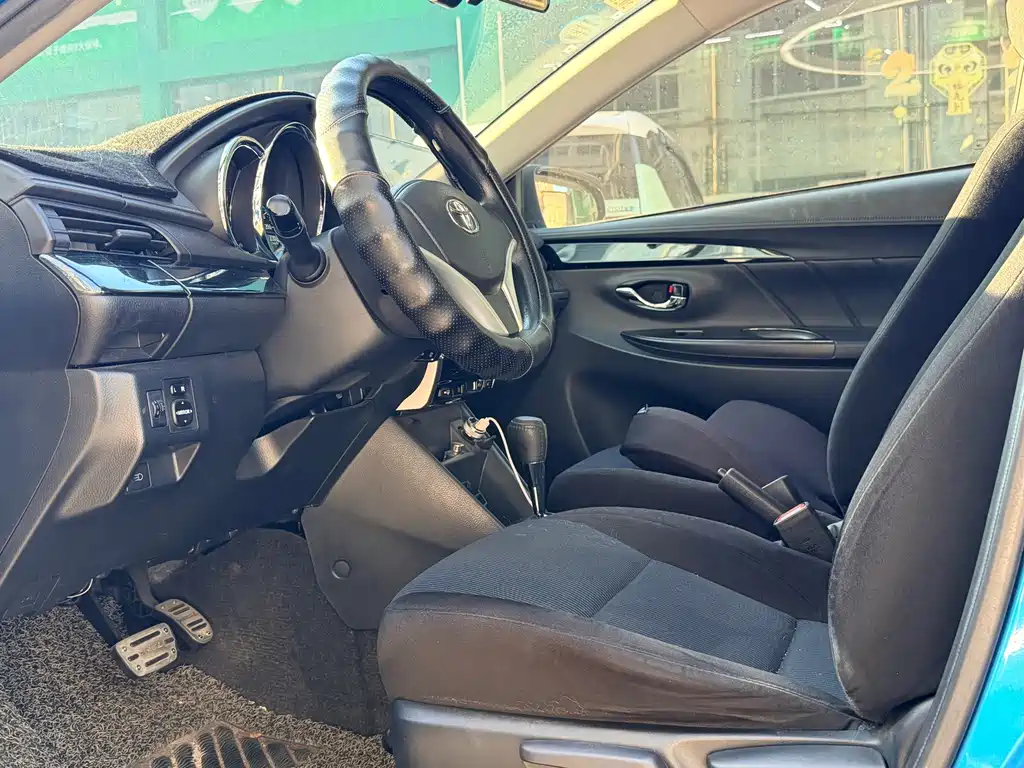 Toyota Yaris L — миниатюра 5