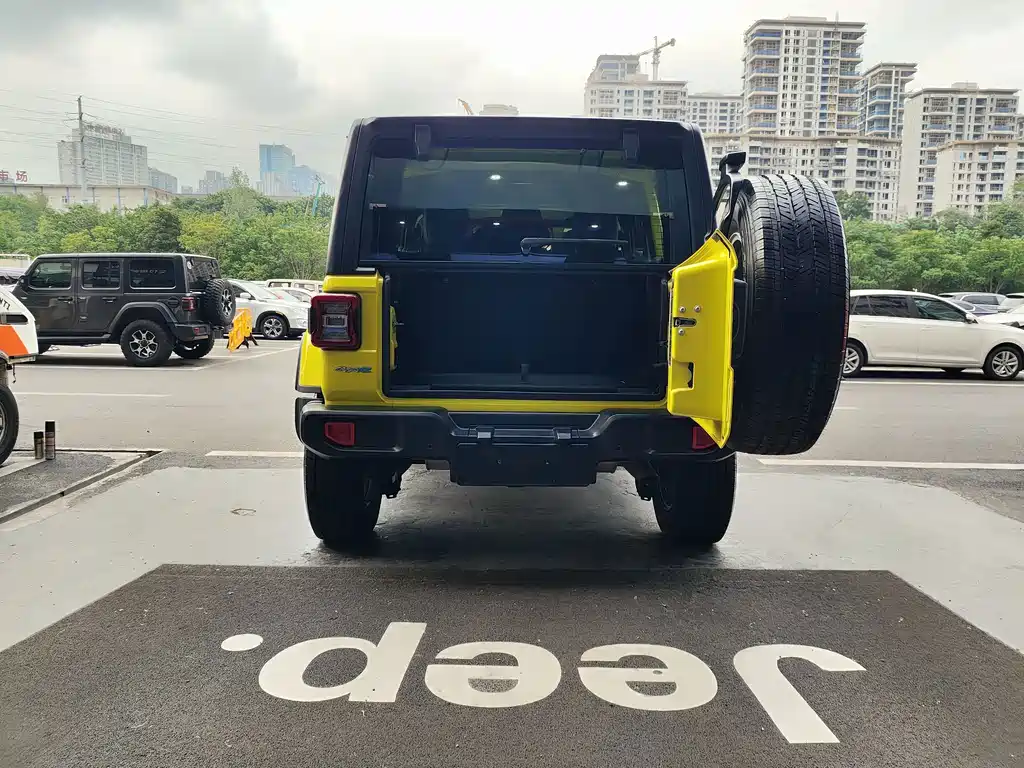 Jeep Wrangler PHEV — миниатюра 18