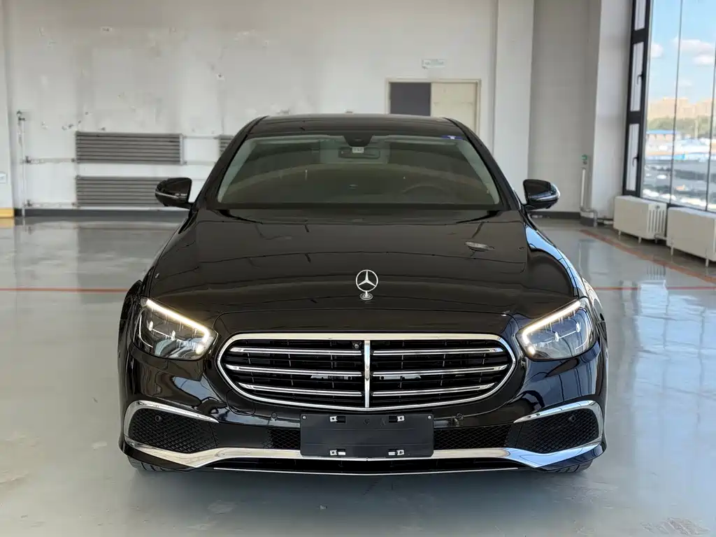Mercedes-Benz E-Class — миниатюра 2