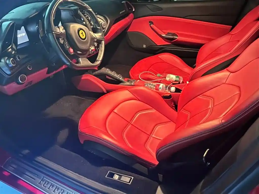 FERRARI 488