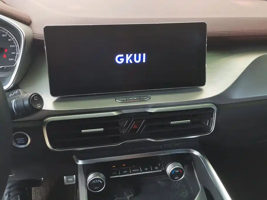 Geely Binyue — миниатюра 13