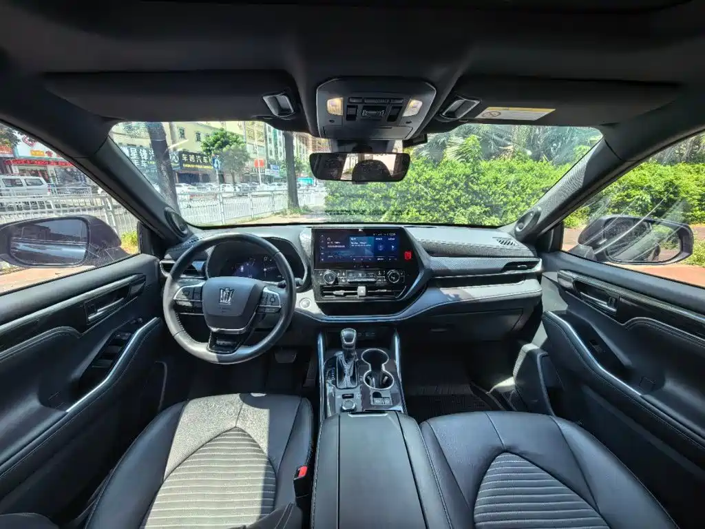 Toyota Crown Kluger — миниатюра 6