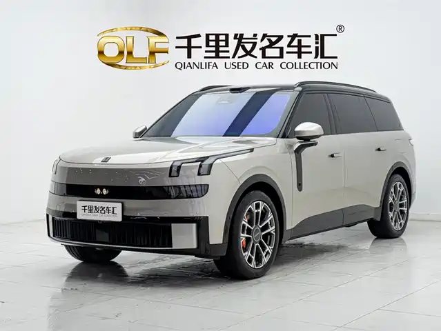 2025 Lynk & Co 900