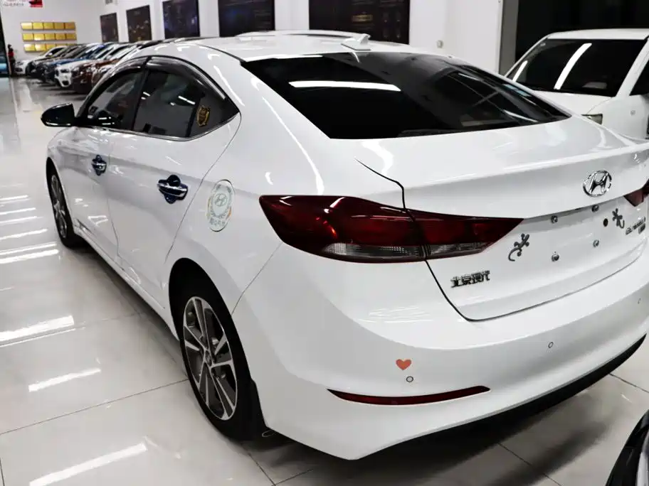 Hyundai Elantra — миниатюра 4