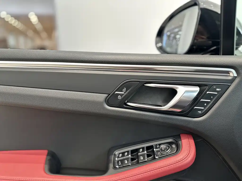 Porsche Macan — миниатюра 8