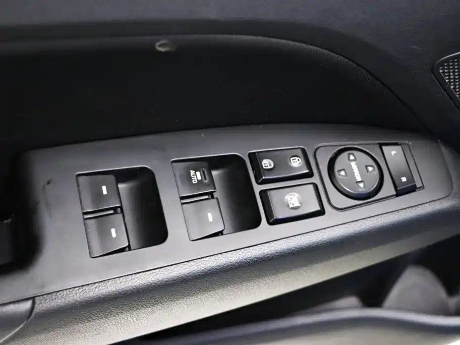 Hyundai Elantra — миниатюра 10