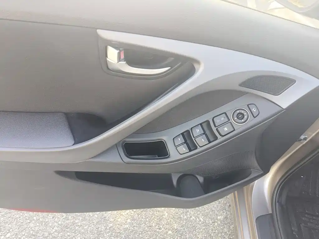 Hyundai Elantra Langdong — миниатюра 20