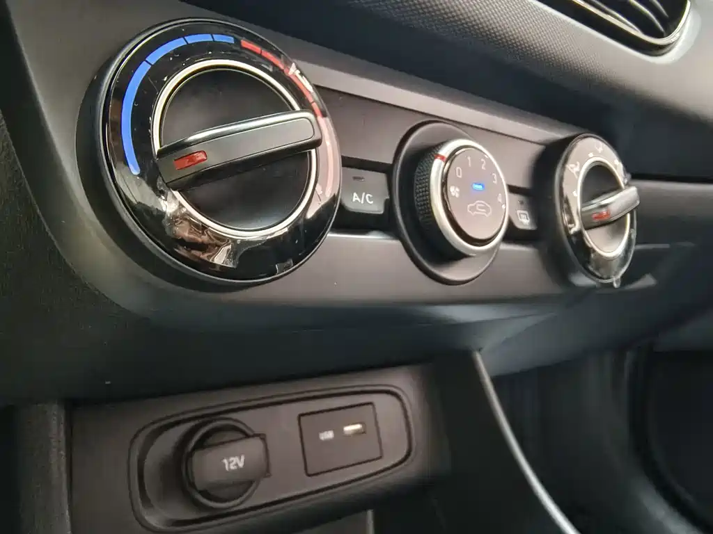 Hyundai Elantra — миниатюра 16