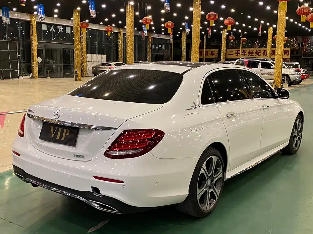 Mercedes-Benz E-Class — миниатюра 9