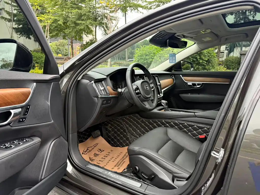 Volvo S90 — миниатюра 6
