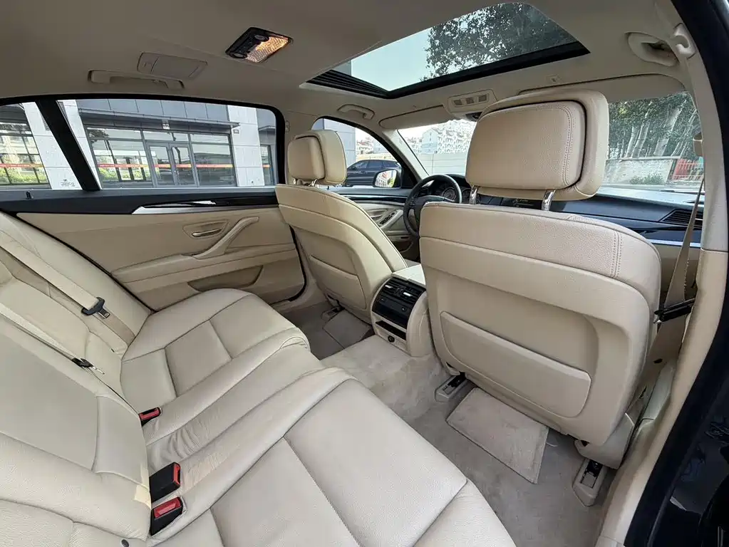 BMW 5 Series — миниатюра 11