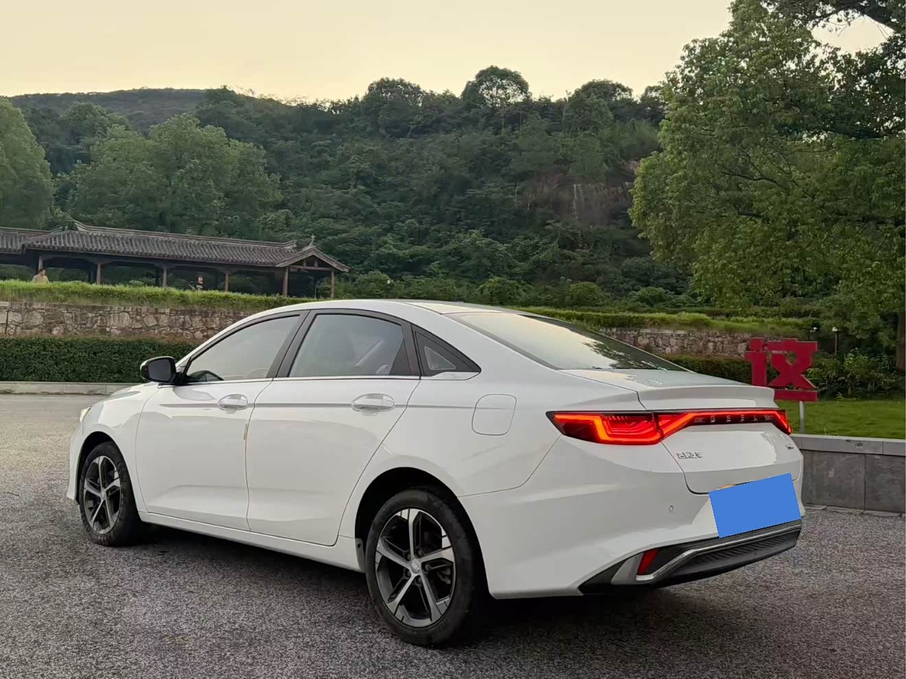 Geely Emgrand L 1.4 л 2022 г. Белый, пробег 18000 км