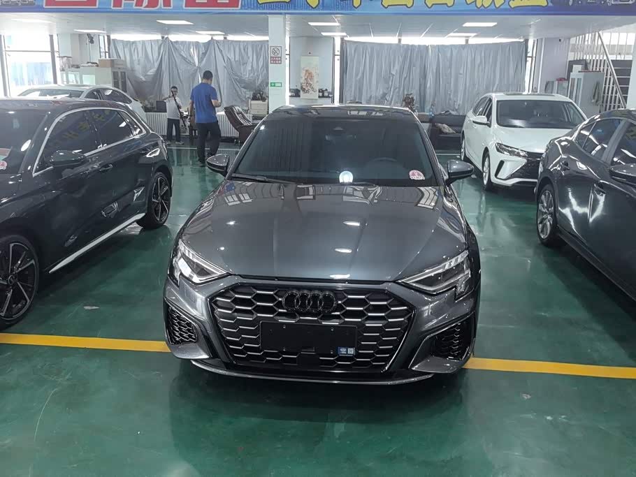Audi A3 1.4 л 2024 г. Серебристо-серый, пробег 24100 км