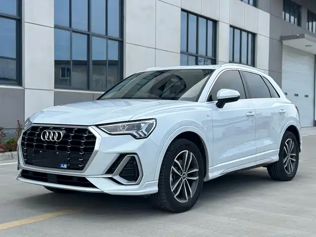 AUDI  Q3