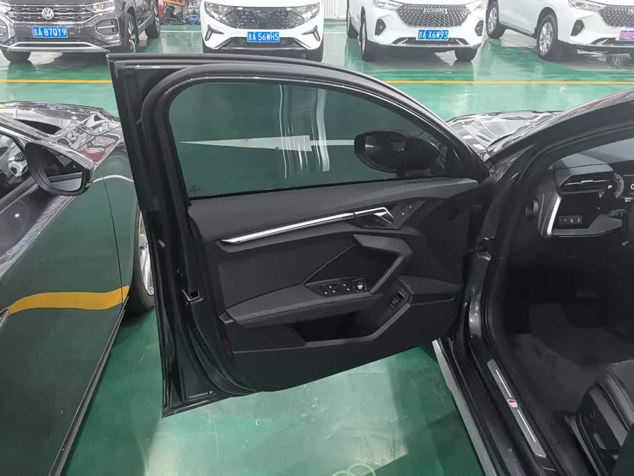 Audi A3 1.4 л 2024 г. Серебристо-серый, пробег 24100 км