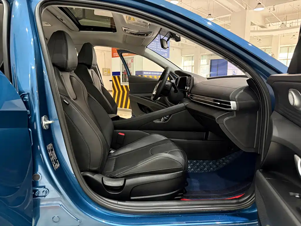 Hyundai Elantra — миниатюра 12