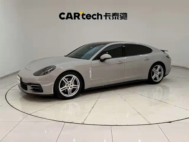 PORSCHE PANAMERA 2018