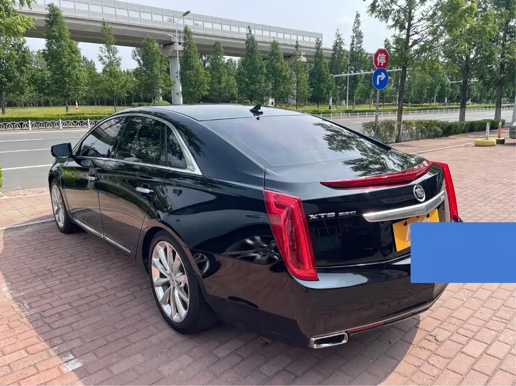 Cadillac XTS 2013 28T Lead