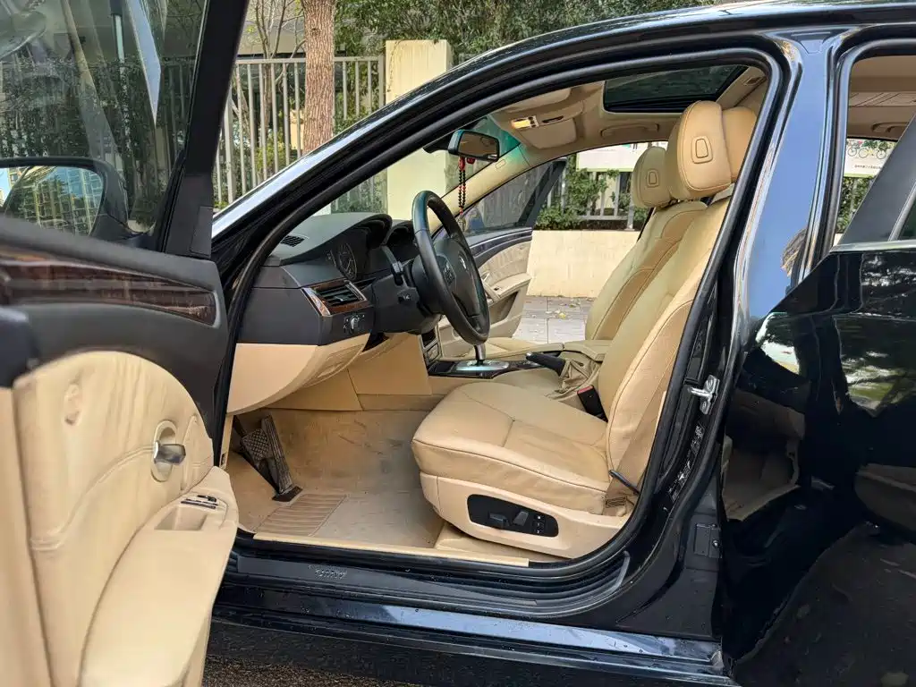 BMW 5 Series — миниатюра 10