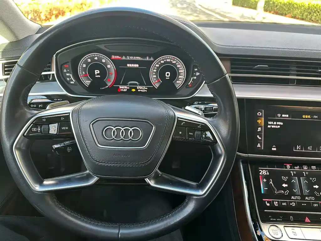 AUDI A8