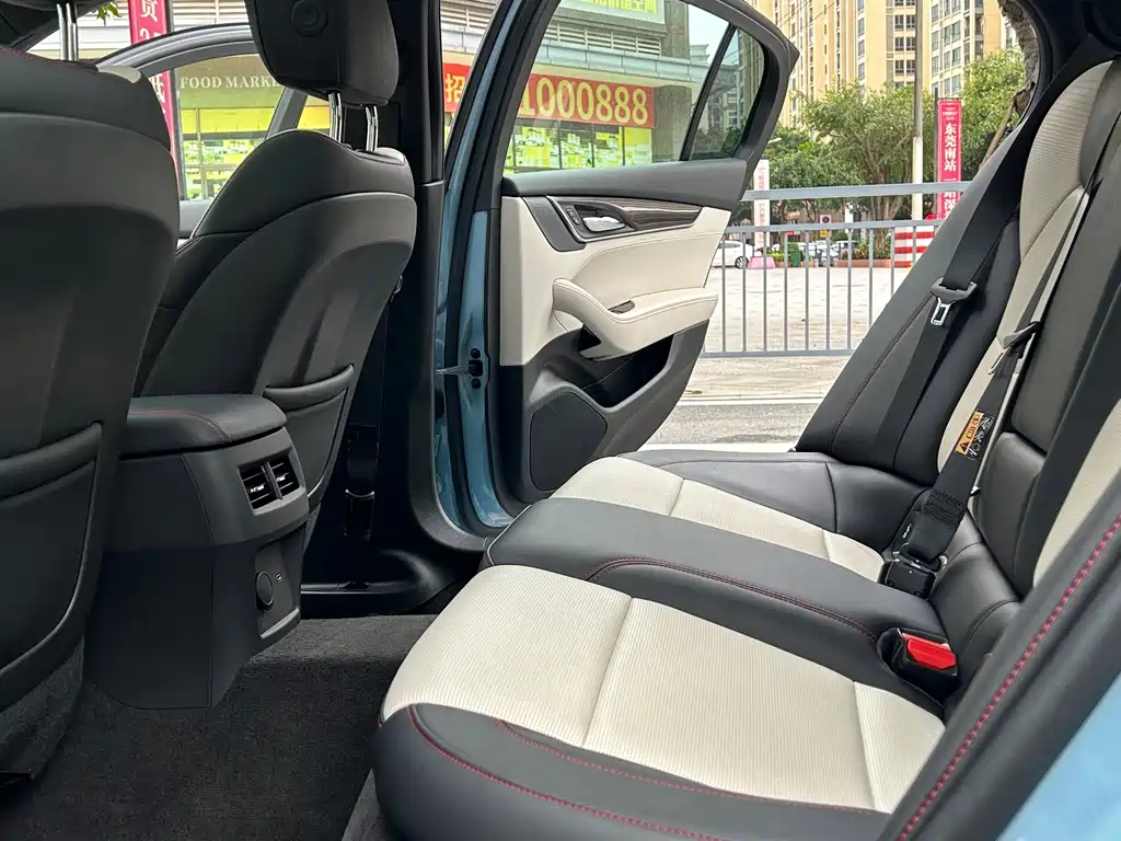 Cadillac CT5 — миниатюра 13