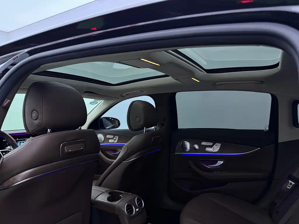 Mercedes-Benz E-Class — миниатюра 7