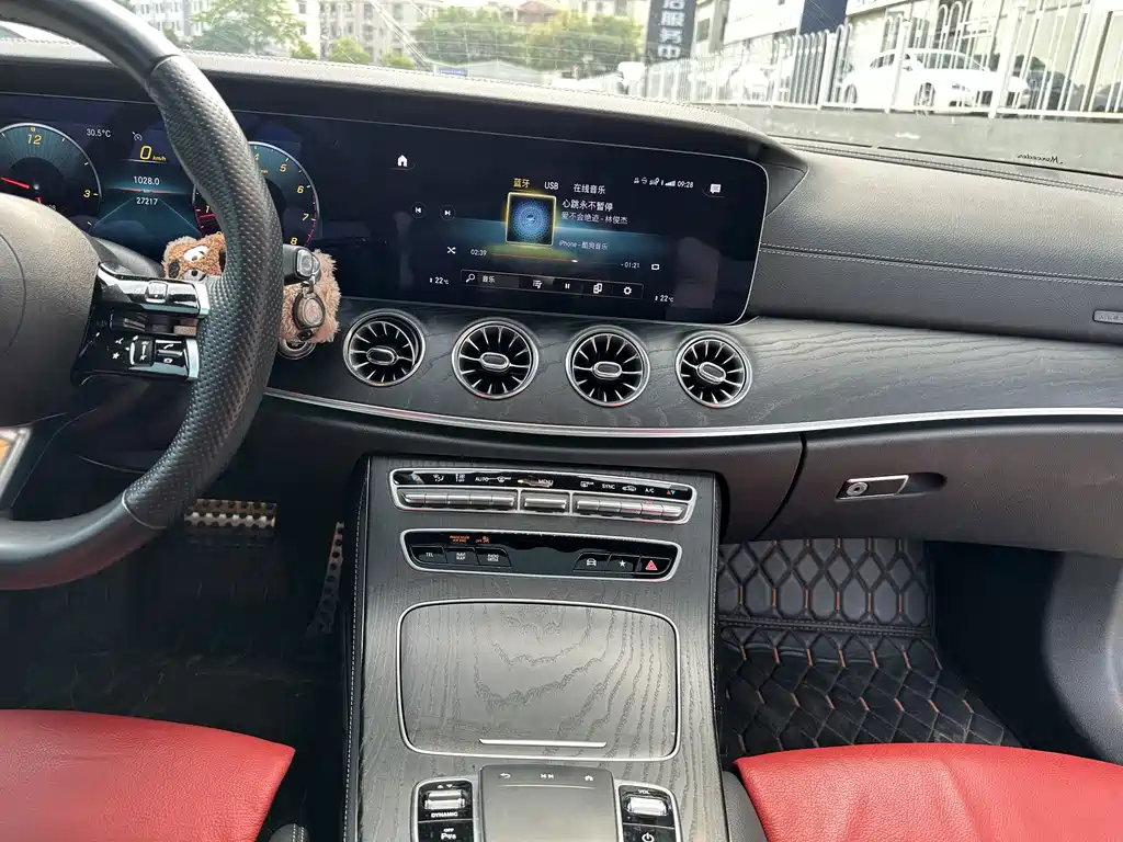 Mercedes-Benz E-Class (Import) — миниатюра 11