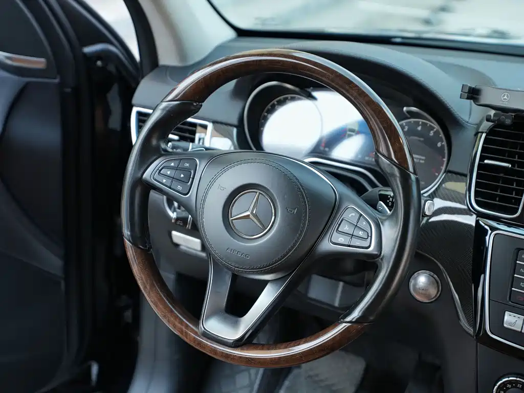 Mercedes-Benz GLS — миниатюра 15