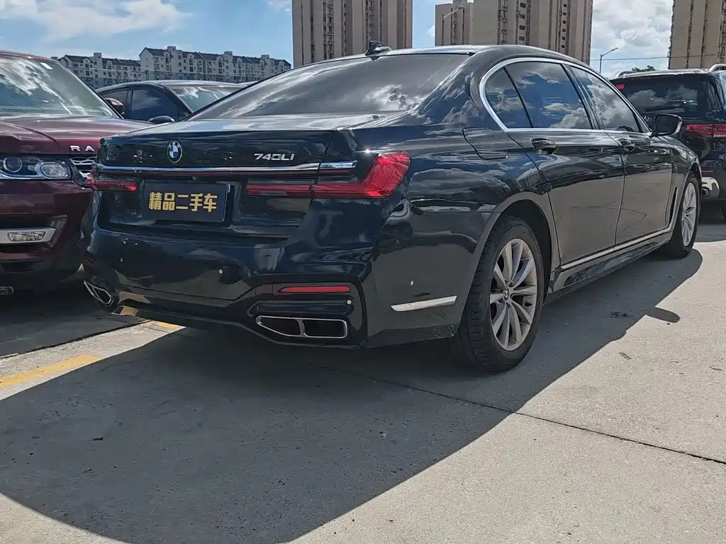 BMW 7 Series — миниатюра 4