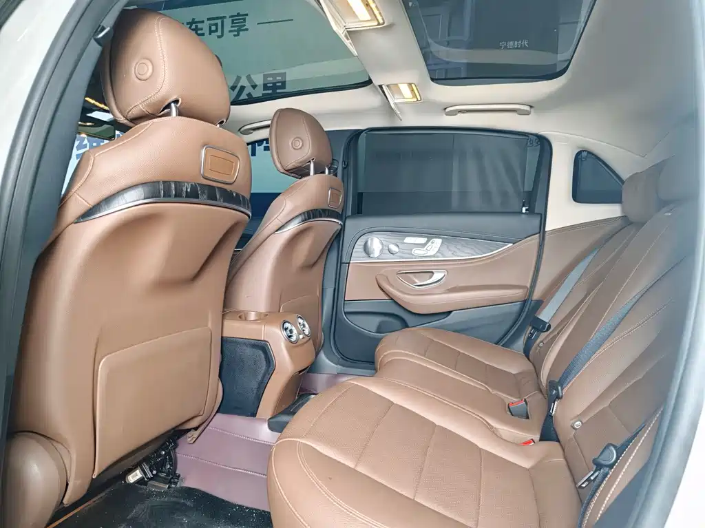 Mercedes-Benz E-Class — миниатюра 6