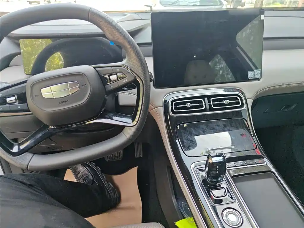 Geely Boyue L L 2025 1.5TD DCT