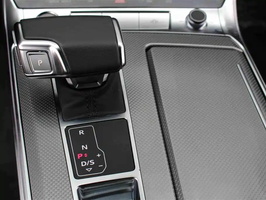Audi A6L 2023 40 TFSI Luxury
