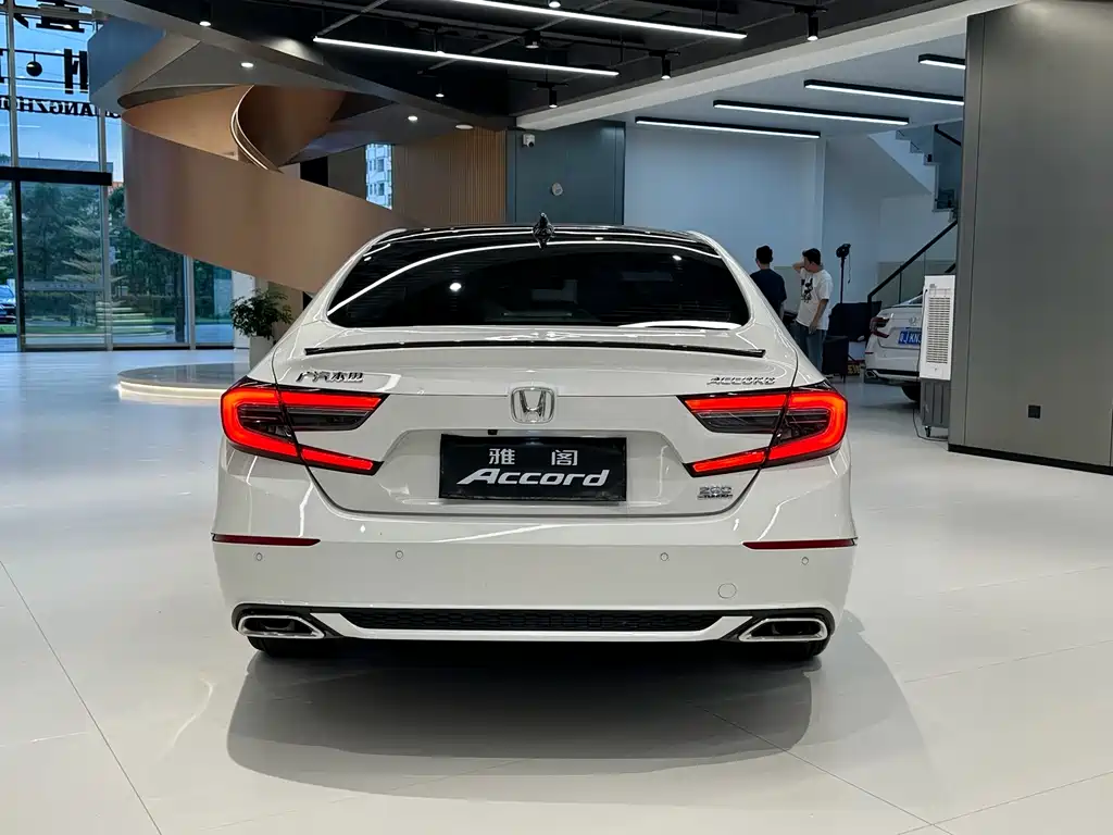 Honda Accord — миниатюра 8
