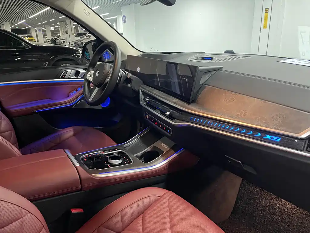 BMW X5 2024 xDrive 30Li M Sport