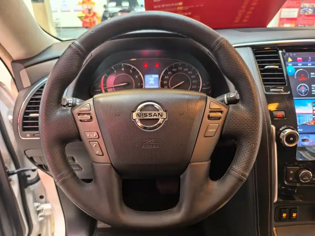 Nissan Patrol — миниатюра 13